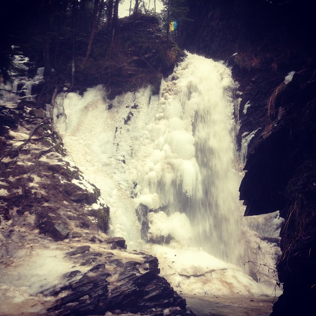 Прогулянка до замерзлого водоспада#Гук#